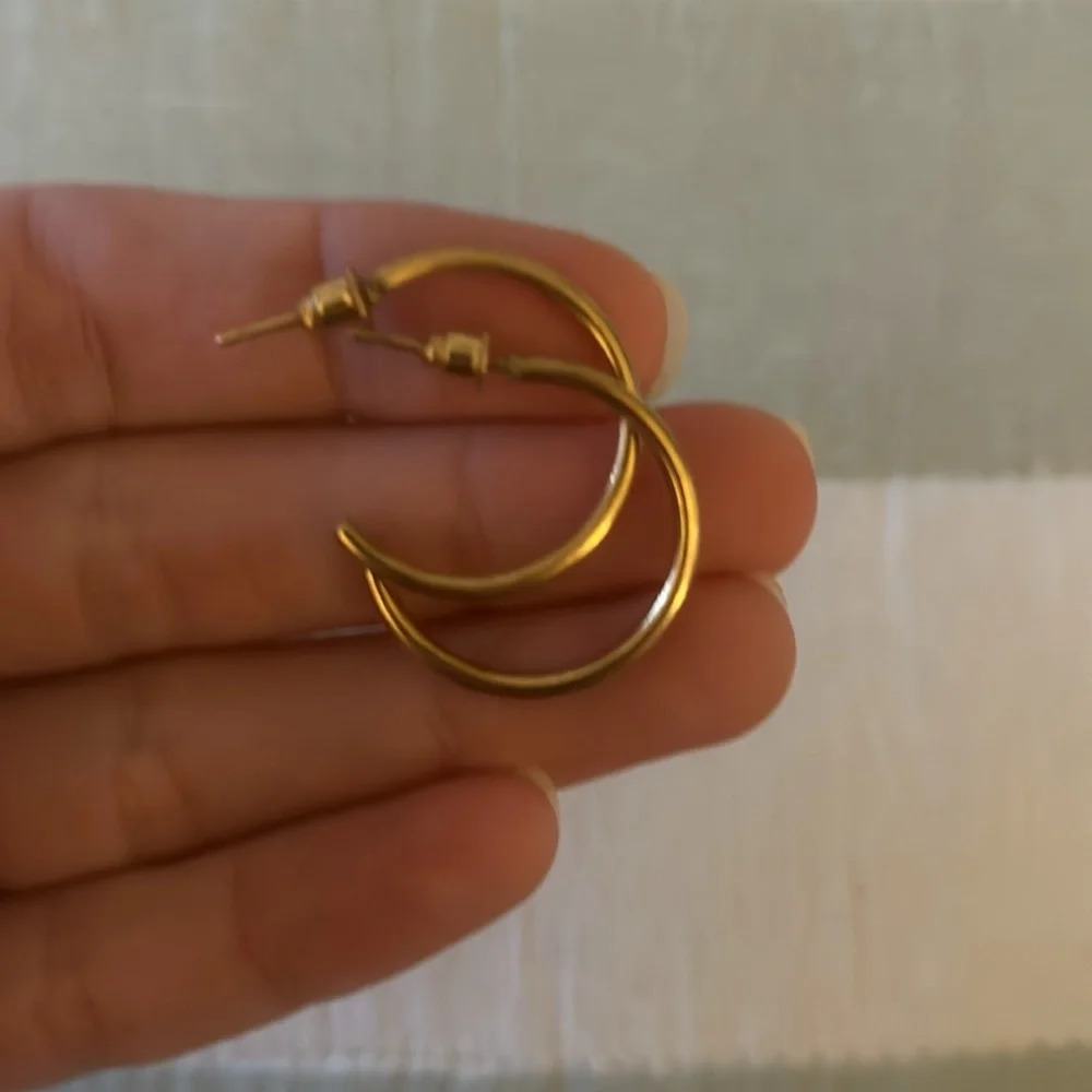 Set of 3 gold hoop earrings - Picture 6 of 10